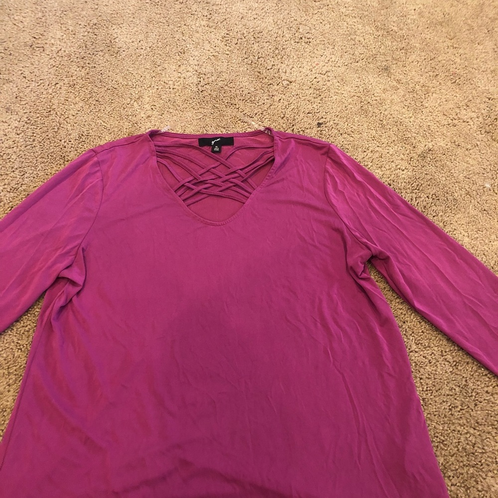 Woman’s blouse - Picture 2 of 2